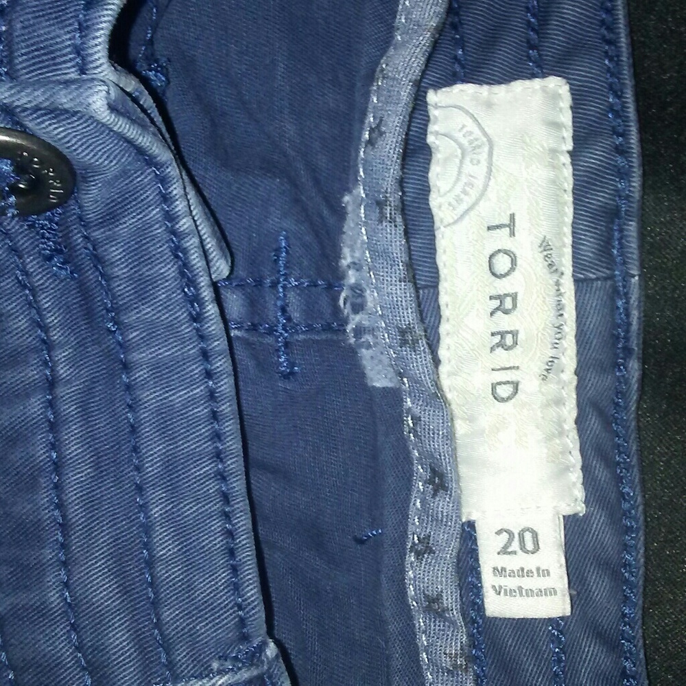 Slightly worn - Picture 3 of 3